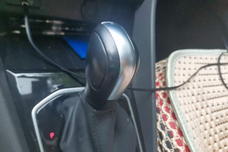 Used Jetta VS5 2019 280TSI Automatic Trend Model Gear Lever