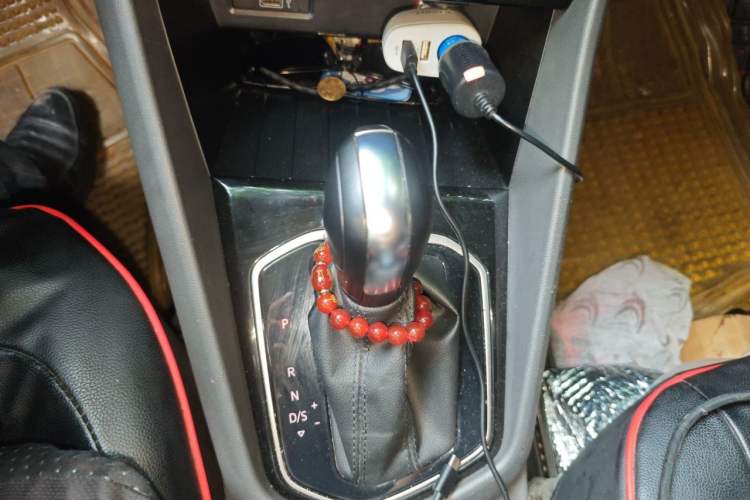 Used Jetta VS5 2019 280TSI Automatic Trend Model Gear Lever