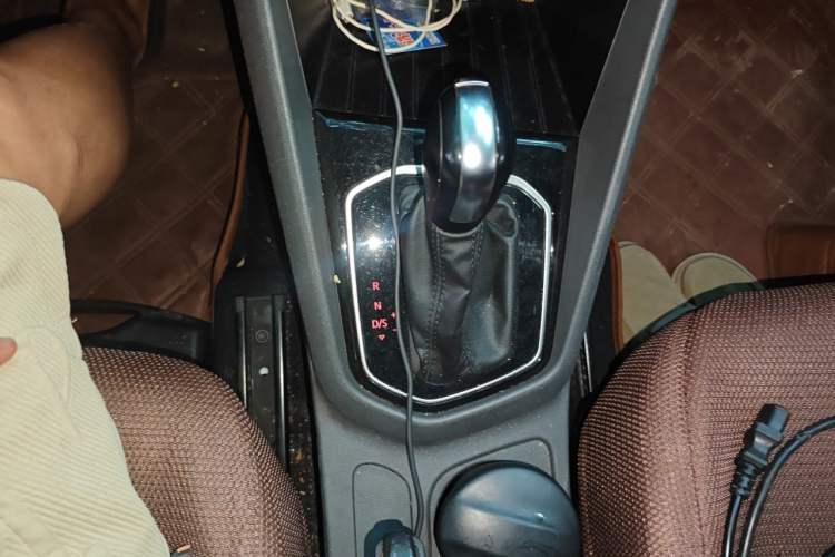 Used Jetta VS5 2019 280TSI Automatic Trend Model Gear Lever
