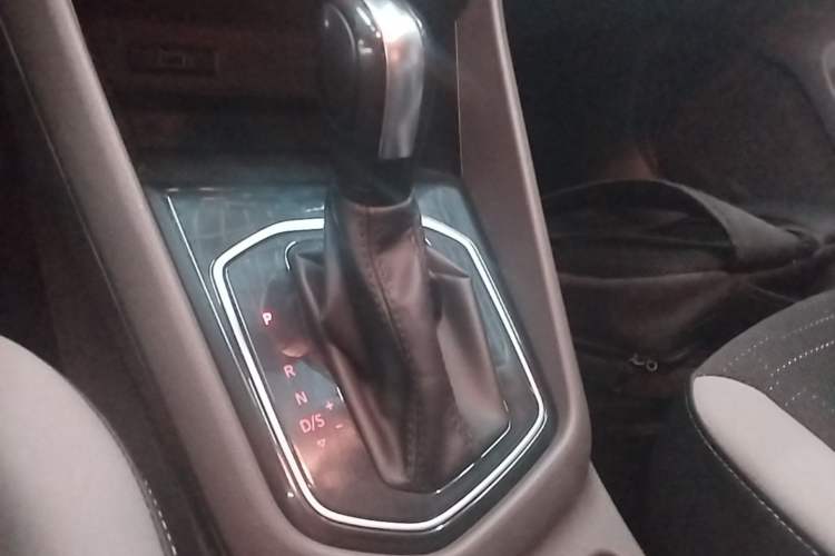 Used Jetta VS5 2019 280TSI Automatic Trend Model Gear Lever