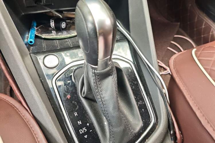 Used Jetta VS5 2019 280TSI Automatic Glory Edition Gear Lever