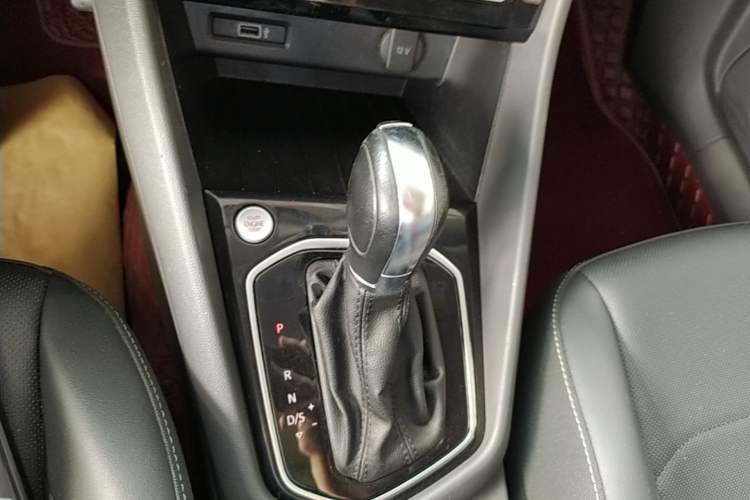 Used Jetta VS5 2019 280TSI Automatic Glory Edition Gear Lever