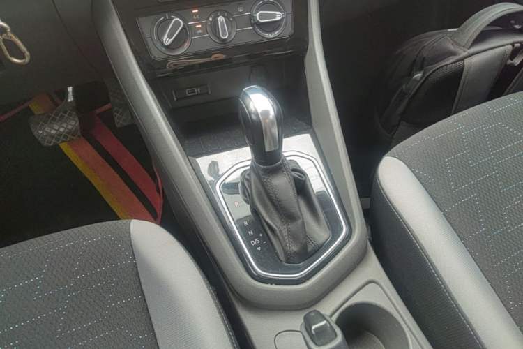 Used Jetta VS5 2019 280TSI Automatic Trend Model Gear Lever