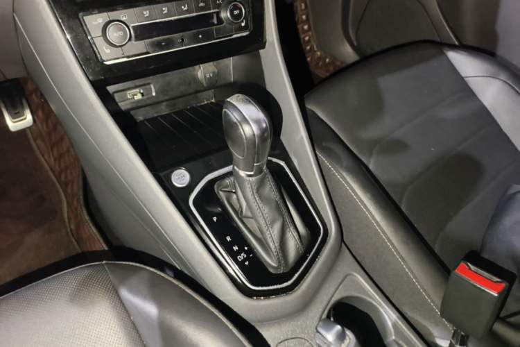 Used Jetta VS5 2019 280TSI Automatic Glory Edition Gear Lever