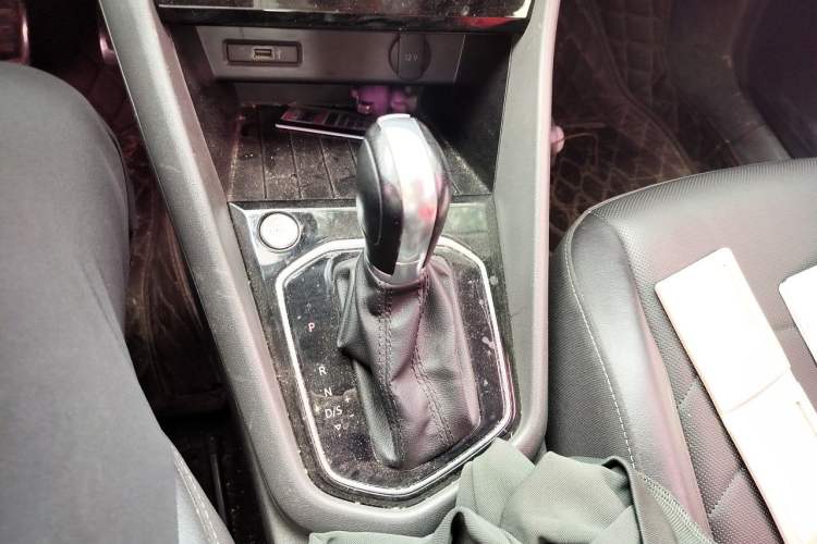Used Jetta VS5 2019 280TSI Automatic Glory Edition Gear Lever