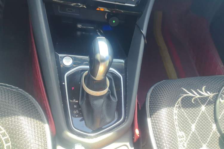 Used Jetta VS5 2019 280TSI Automatic Glory Edition Gear Lever