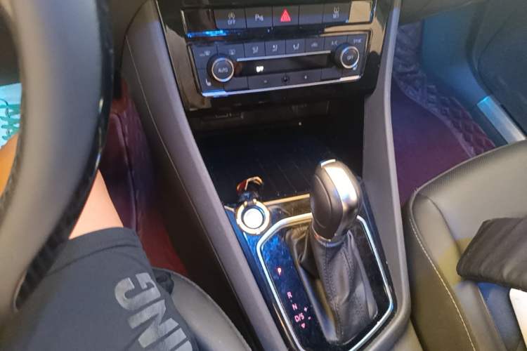 Used Jetta VS5 2019 280TSI Automatic Glory Edition Gear Lever