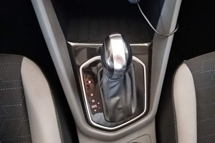 Used Jetta VS5 2019 280TSI Automatic Trend Model Gear Lever