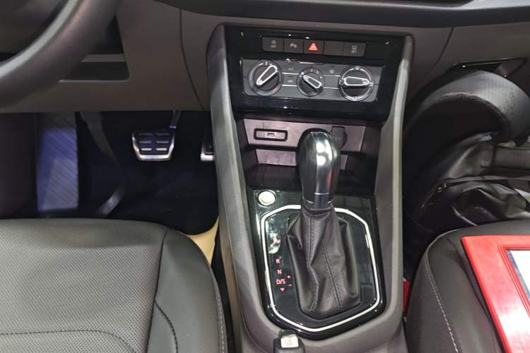 Used Jetta VS5 2019 280TSI Automatic Enjoyment Model Gear Lever