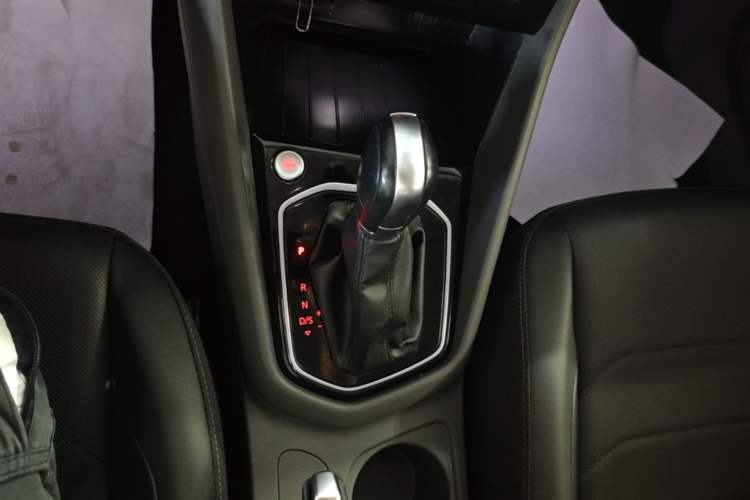 Used Jetta VS5 2019 280TSI Automatic Glory Edition Gear Lever