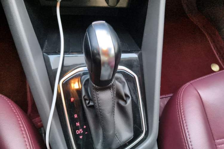 Used Jetta VS5 2019 280TSI Automatic Trend Model Gear Lever