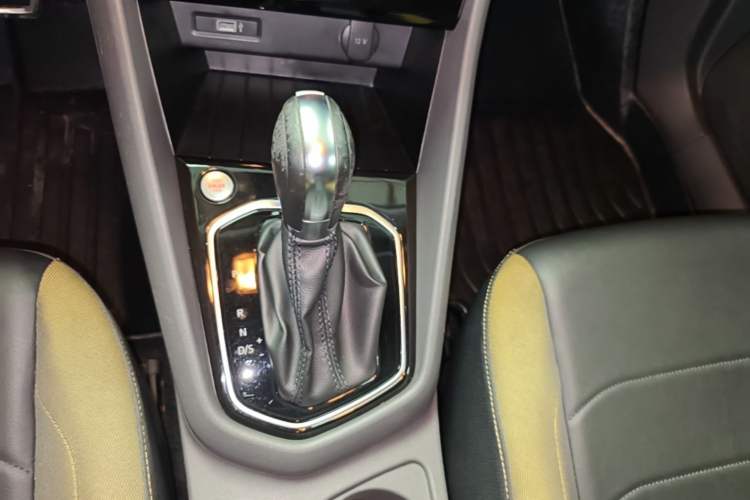 Used Jetta VS5 2019 280TSI Automatic Enjoyment Model Gear Lever