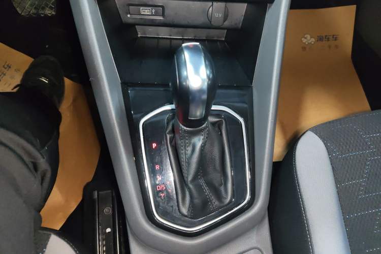 Used Jetta VS5 2019 280TSI Automatic Trend Model Gear Lever