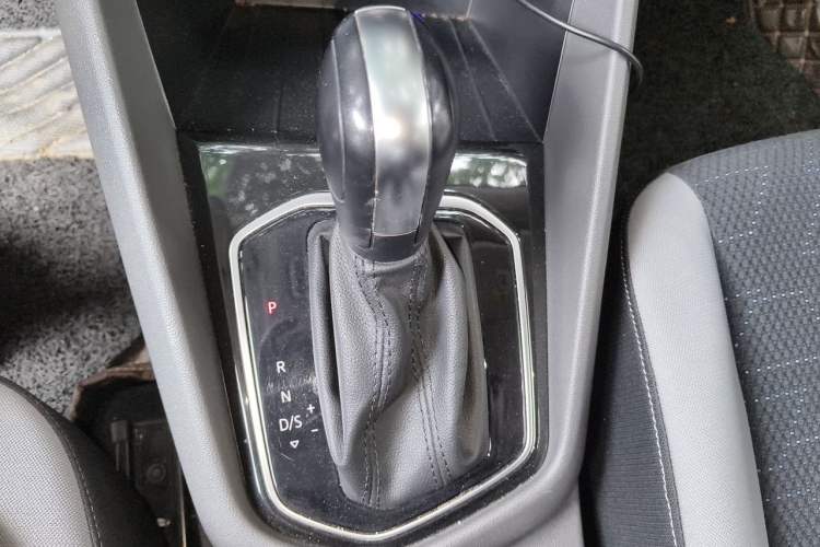 Used Jetta VS5 2019 280TSI Automatic Trend Model Gear Lever