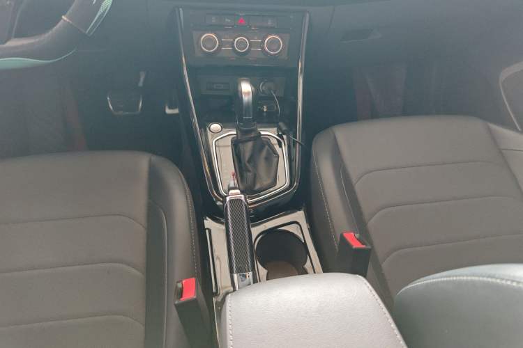 Used Jetta VS5 2019 280TSI Automatic Enjoyment Model Gear Lever