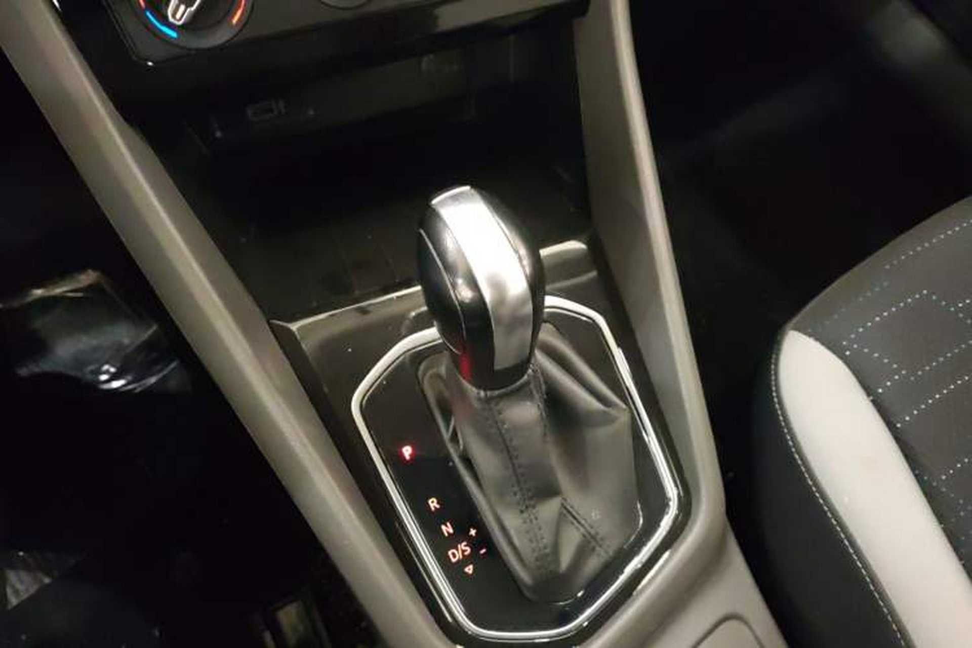 Used Jetta VS5 2019 280TSI Automatic Trend Model Gear Lever