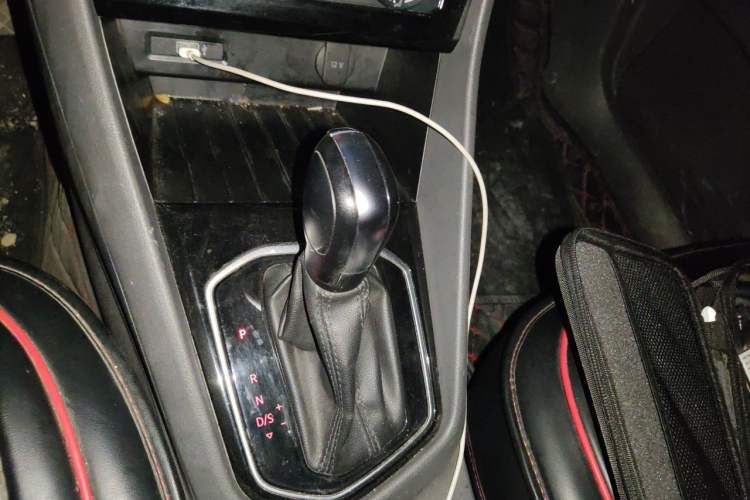 Used Jetta VS5 2019 280TSI Automatic Trend Model Gear Lever