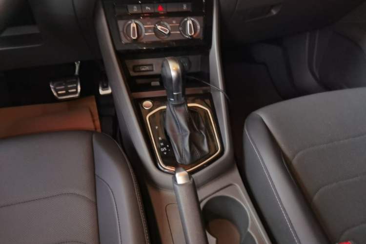 Used Jetta VS5 2019 280TSI Automatic Enjoyment Model Gear Lever