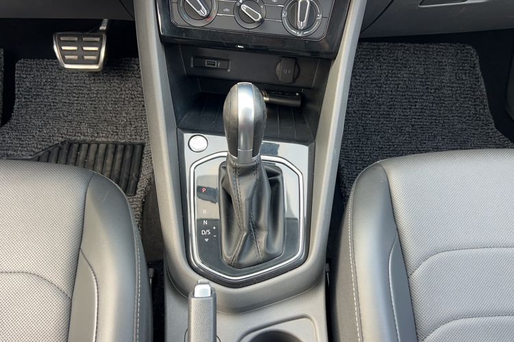 Used Jetta VS5 2019 280TSI Automatic Enjoyment Model Gear Lever