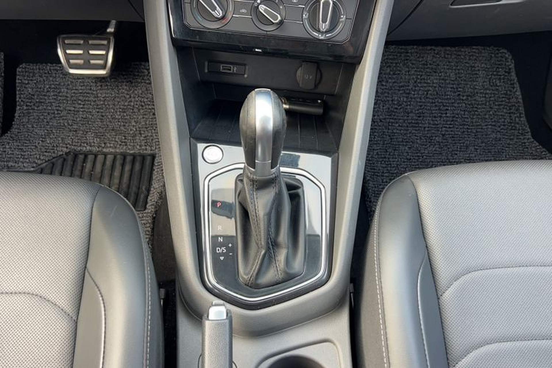 Used Jetta VS5 2019 280TSI Automatic Enjoyment Model Gear Lever