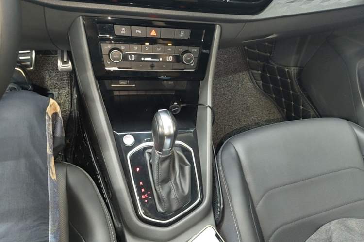 Used Jetta VS5 2019 280TSI Automatic Glory Edition Gear Lever