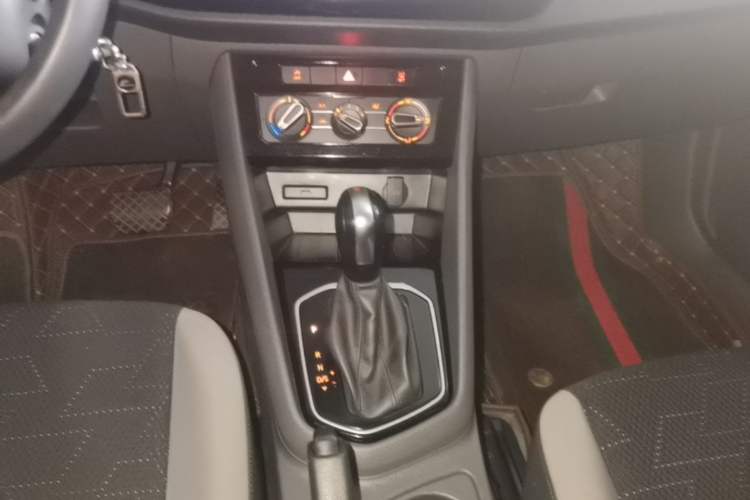 Used Jetta VS5 2019 280TSI Automatic Trend Model Gear Lever