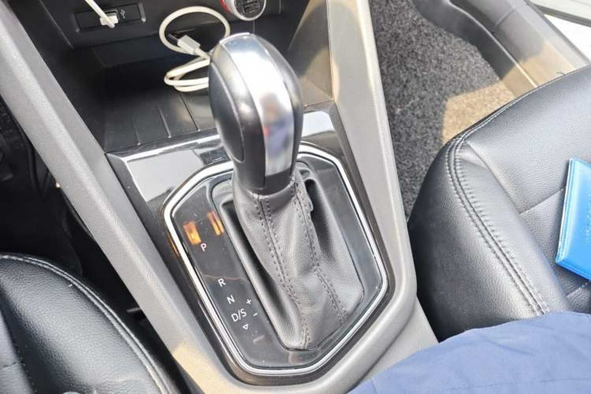 Used Jetta VS5 2019 280TSI Automatic Trend Model Gear Lever