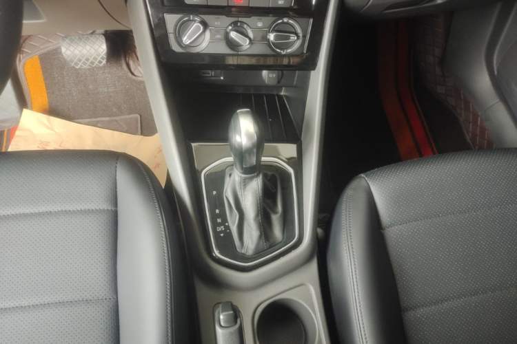 Used Jetta VS5 2019 280TSI Automatic Trend Model Gear Lever