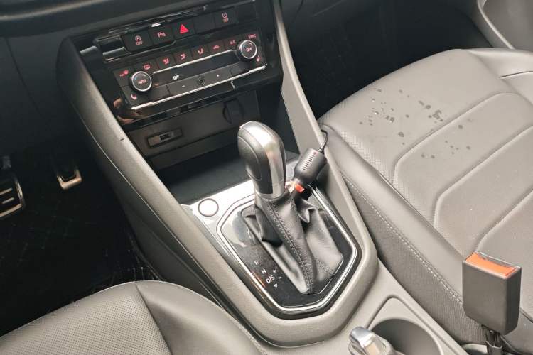 Used Jetta VS5 2019 280TSI Automatic Glory Edition Gear Lever