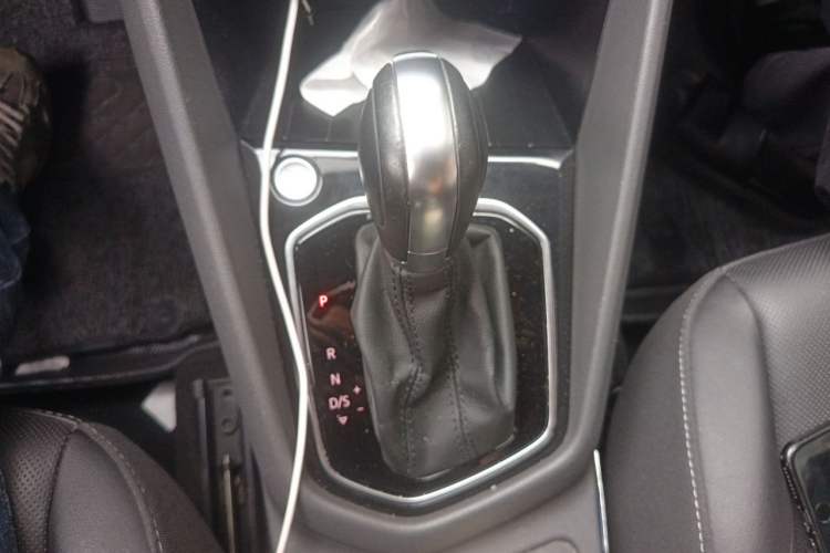 Used Jetta VS5 2019 280TSI Automatic Glory Edition Gear Lever