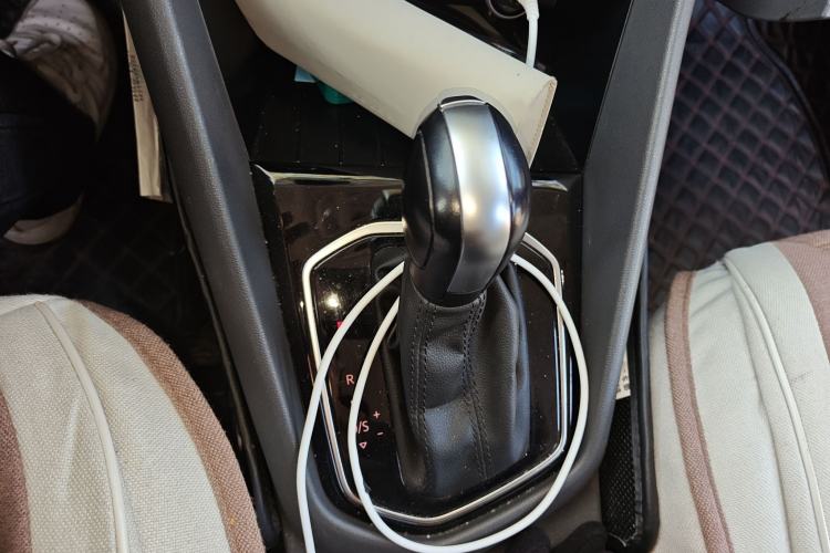 Used Jetta VS5 2019 280TSI Automatic Trend Model Gear Lever