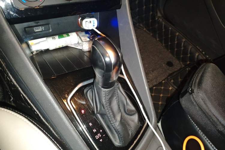 Used Jetta VS5 2019 280TSI Automatic Trend Model Gear Lever
