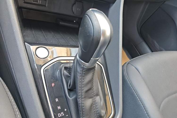 Used Jetta VS5 2019 280TSI Automatic Enjoyment Model Gear Lever