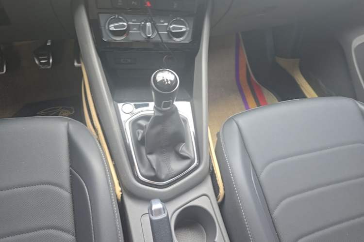Used Jetta VS5 2019 280TSI Manual Enjoyment Model Gear Lever