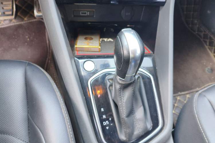 Used Jetta VS5 2019 280TSI Automatic Glory Edition Gear Lever