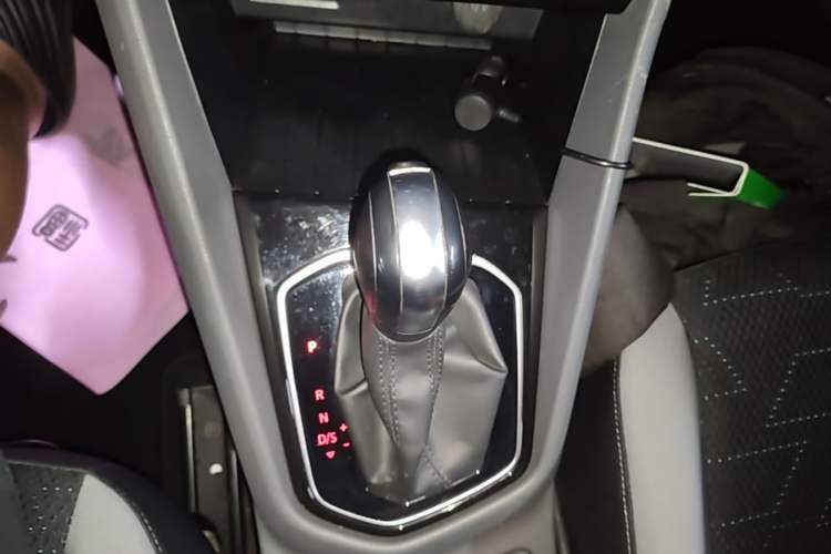 Used Jetta VS5 2019 280TSI Automatic Trend Model Gear Lever