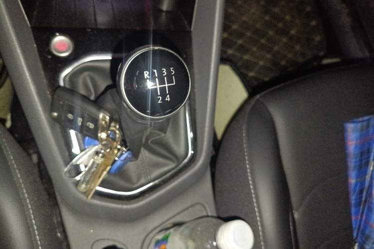 Used Jetta VS5 2019 280TSI Manual Enjoyment Model Gear Lever
