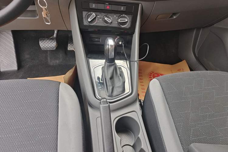 Used Jetta VS5 2019 280TSI Automatic Trend Model Gear Lever