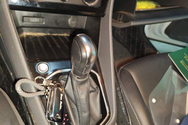 Used Jetta VS5 2019 280TSI Automatic Enjoyment Model Gear Lever