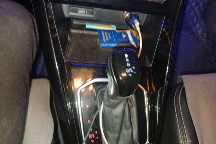 Used Jetta VS5 2019 280TSI Automatic Trend Model Gear Lever