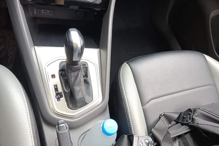 Used Jetta VS5 2019 280TSI Automatic Trend Model Gear Lever