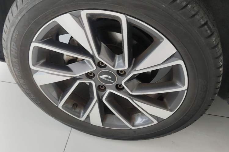 Used Jetta VS5 2019 280TSI Automatic Glory Edition Left Front Wheel Hub