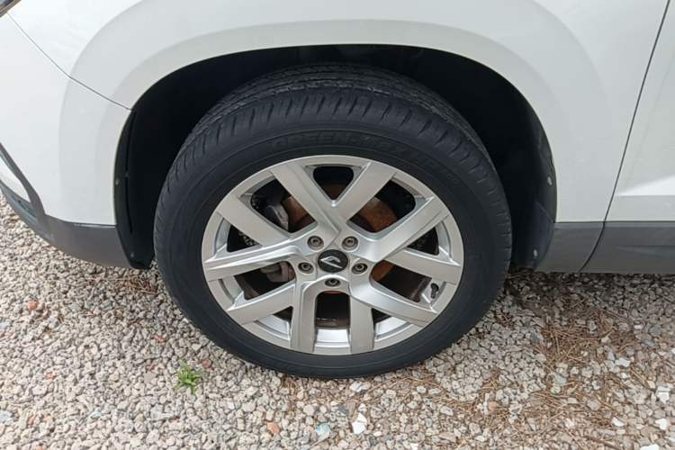 Used Jetta VS5 2019 280TSI Automatic Enjoyment Model Left Front Wheel Hub