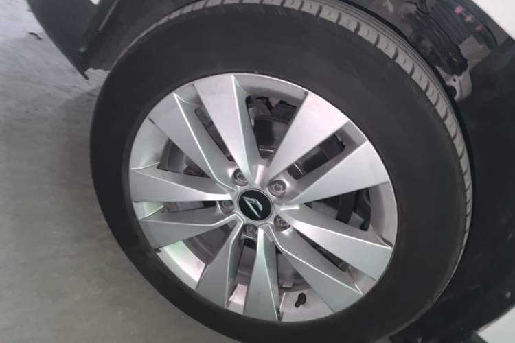 Used Jetta VS5 2019 280TSI Automatic Trend Model Left Front Wheel Hub