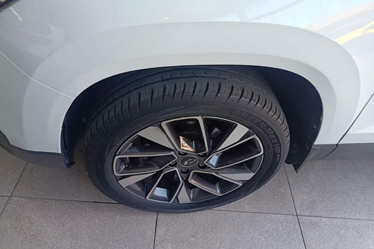 Used Jetta VS5 2019 280TSI Automatic Glory Edition Left Front Wheel Hub