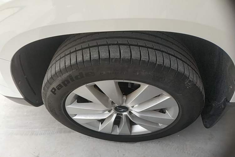 Used Jetta VS5 2019 280TSI Automatic Trend Model Left Front Wheel Hub