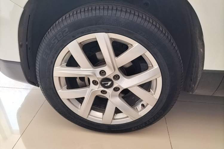 Used Jetta VS5 2019 280TSI Automatic Enjoyment Model Left Front Wheel Hub