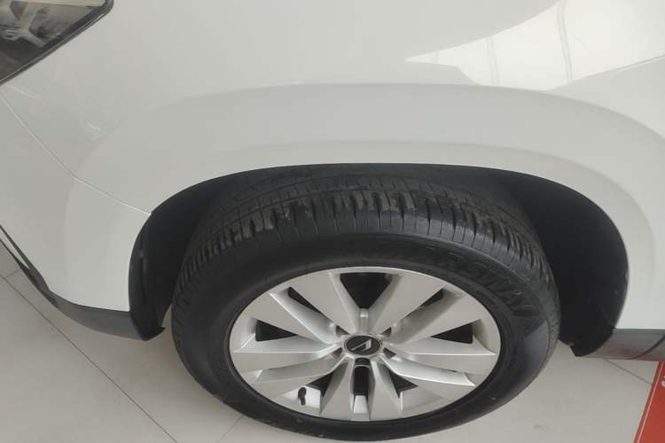 Used Jetta VS5 2019 280TSI Automatic Trend Model Left Front Wheel Hub