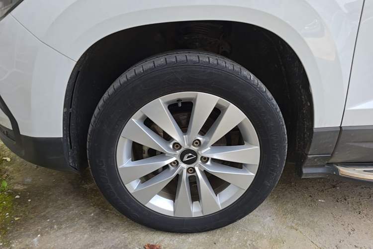 Used Jetta VS5 2019 280TSI Automatic Trend Model Left Front Wheel Hub