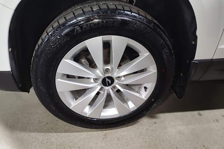 Used Jetta VS5 2019 280TSI Automatic Trend Model Left Front Wheel Hub
